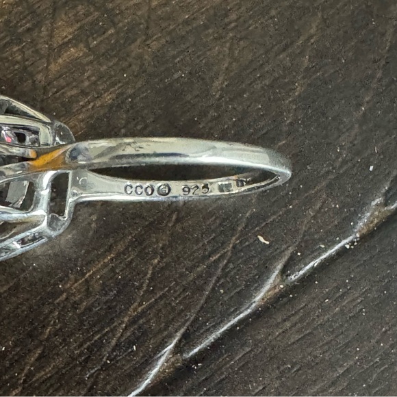 Exquisite Radiant Cut CZ Ring - Picture 7 of 8